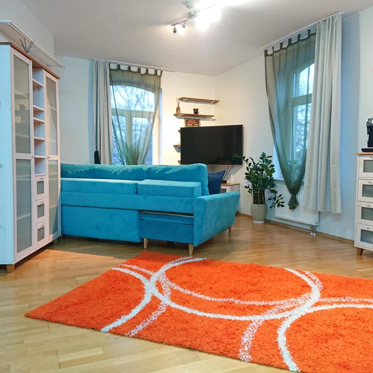 Image 1 of Bright and cozy city center 1 br ap, Free parking!