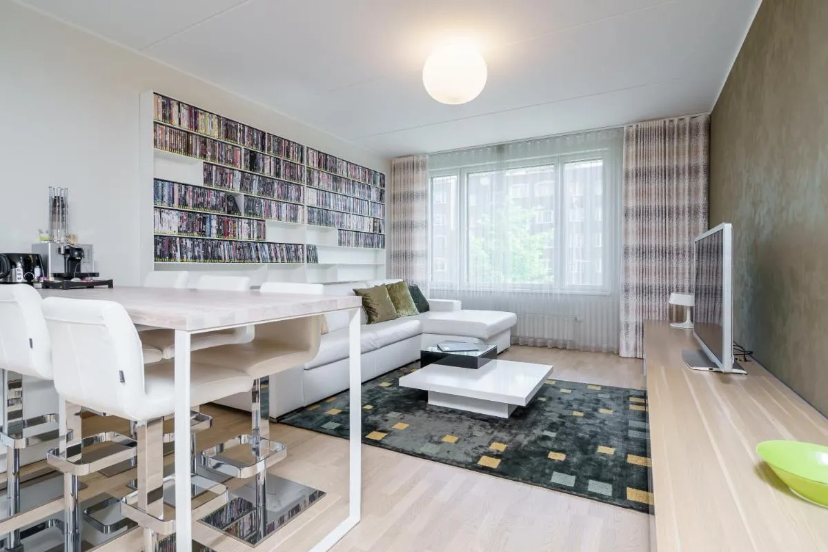 Image 4 of Central 1-bedroom Apartment with Free Parking