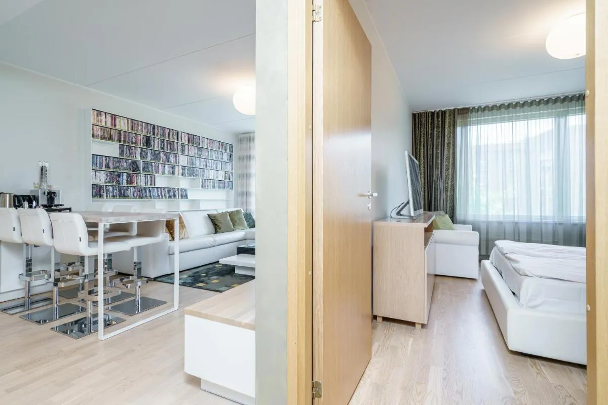 Image 3 of Central 1-bedroom Apartment with Free Parking