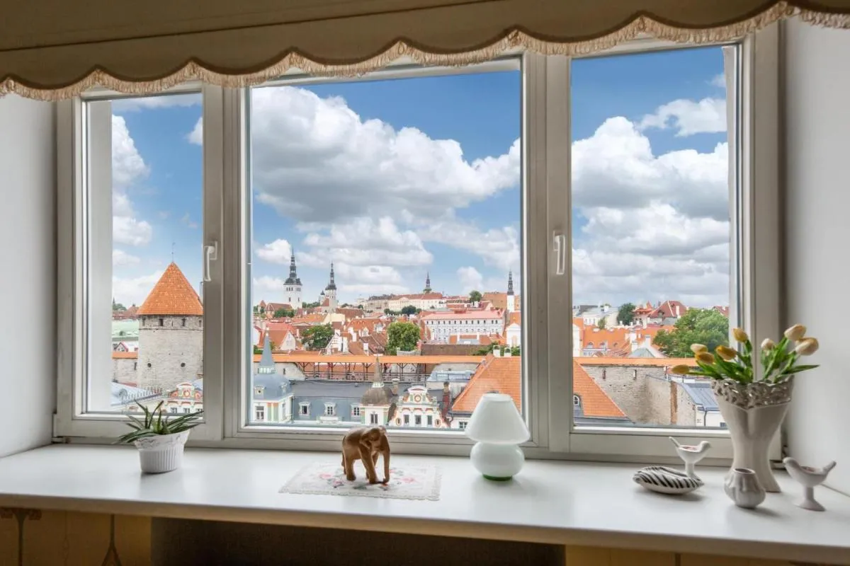 Image 1 of Comfort of city central with charming view