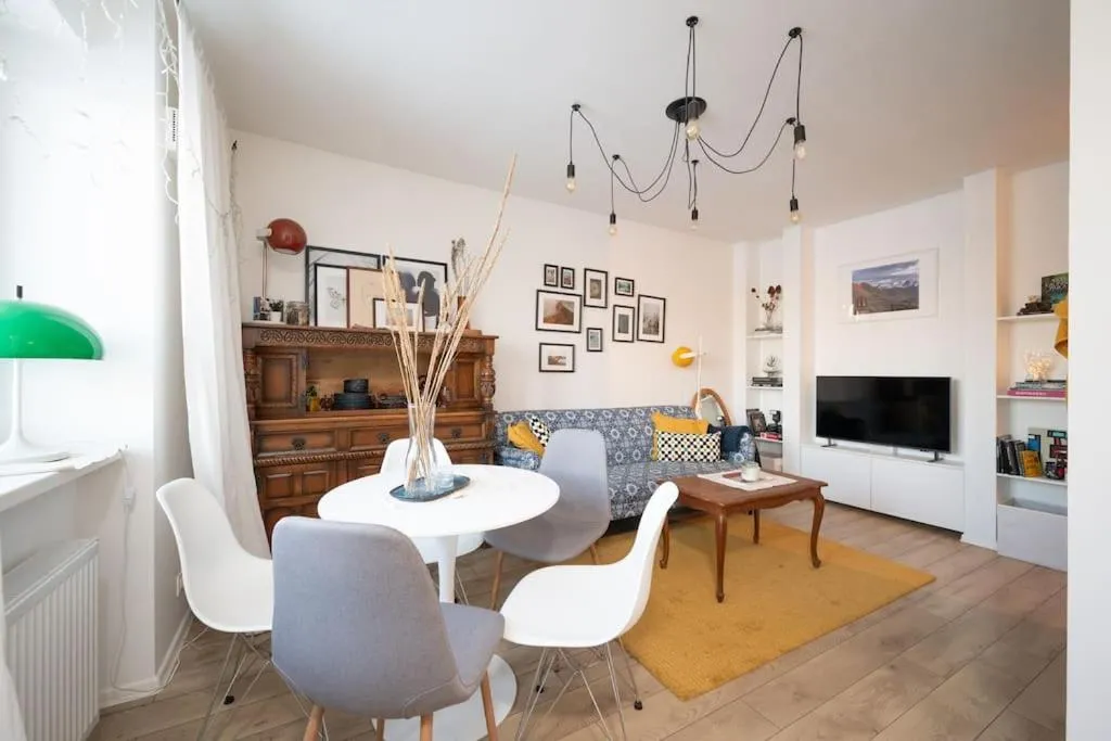 Image 4 of Cozy & artsy apartment, dedicated office room & walk-in closet!