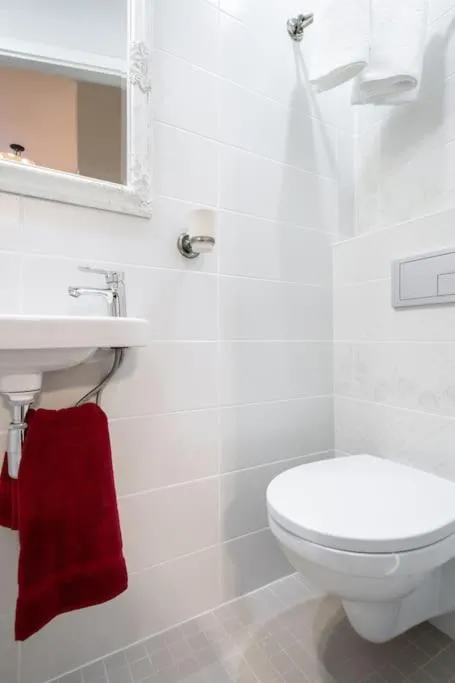 Image 6 of Cozy studio apartment