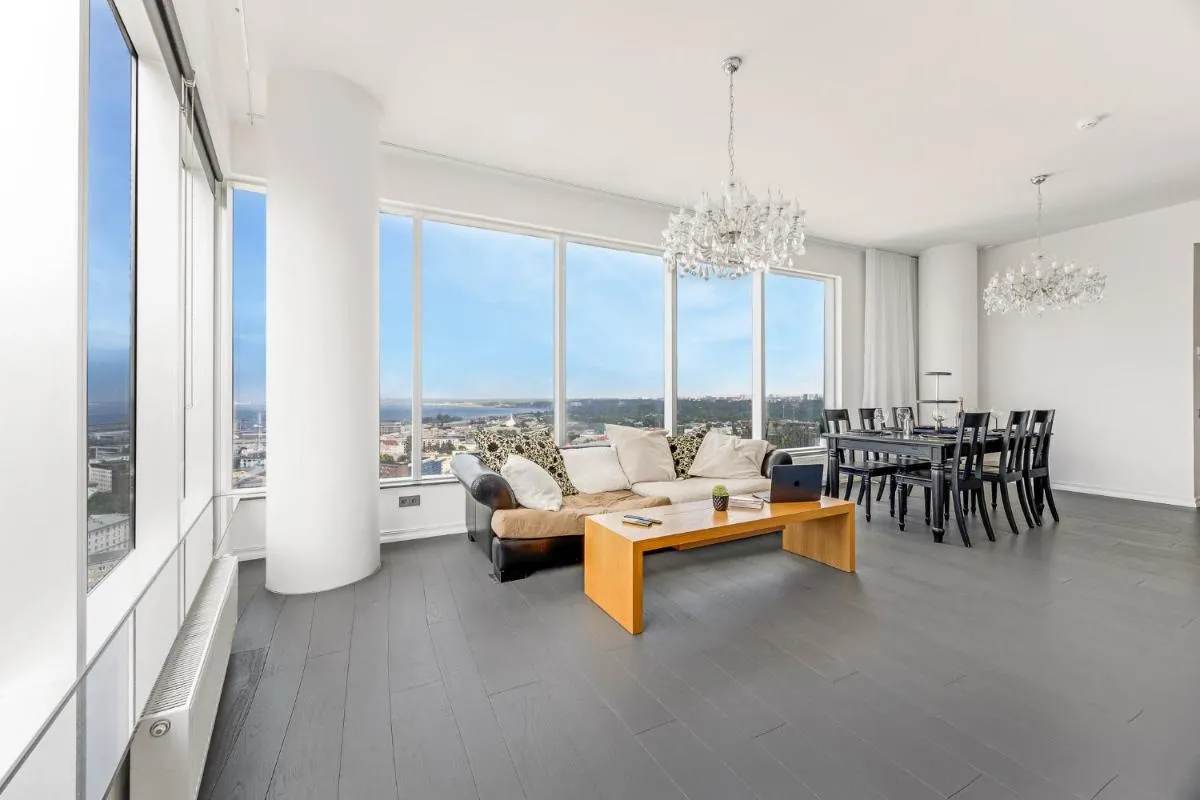 Image 2 of High-Rise Luxury Apartment With Amazing Panoram View in CityCentre