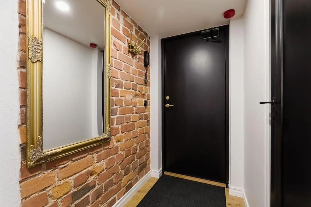 Image 6 of Loft Black and Red