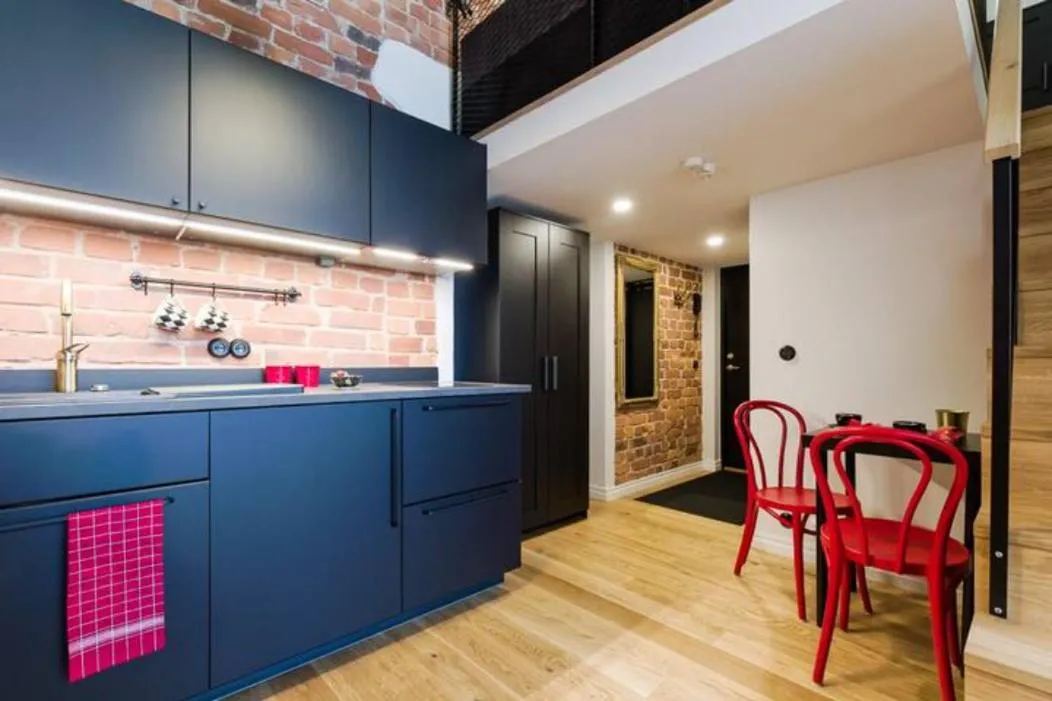 Image 3 of Loft Black and Red