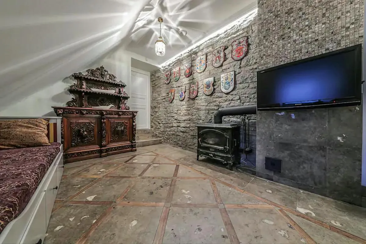 Image 4 of Luxury Medieval 2 Storey apartment with Antique Furniture in Old Town
