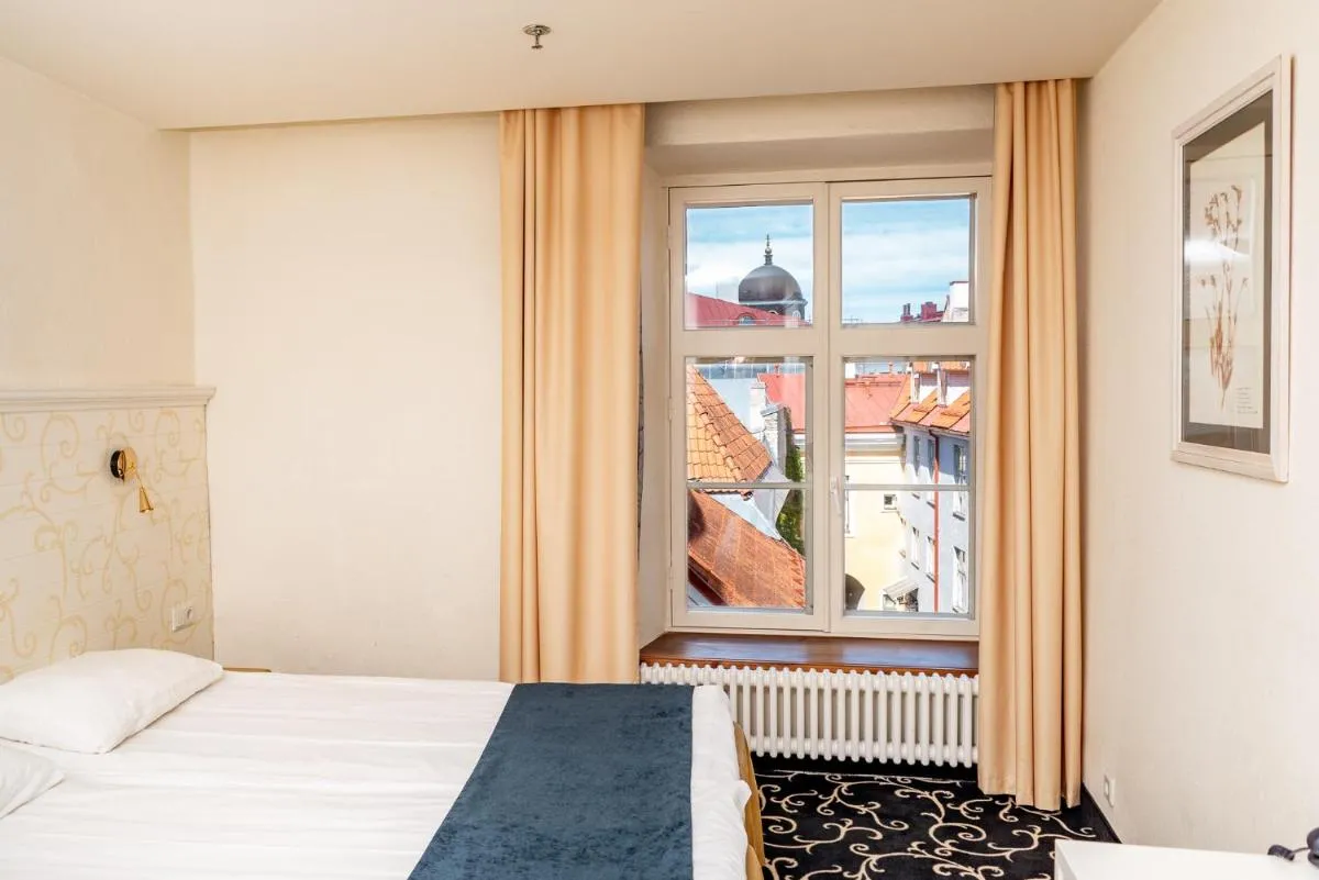 Image 3 of Meriton Old Town Garden Hotel