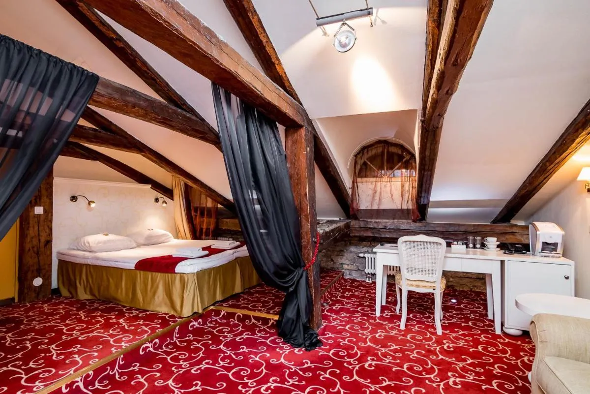Image 1 of Meriton Old Town Garden Hotel