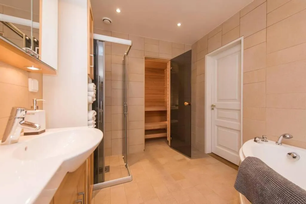 Image 2 of Tallinn City Apartments – Luxury 3 bedroom, sauna, views