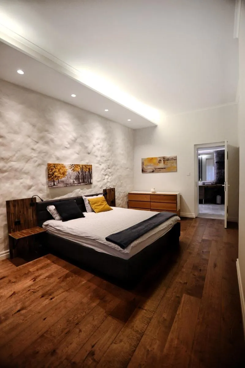 Image 4 of Town Hall Square Apartment