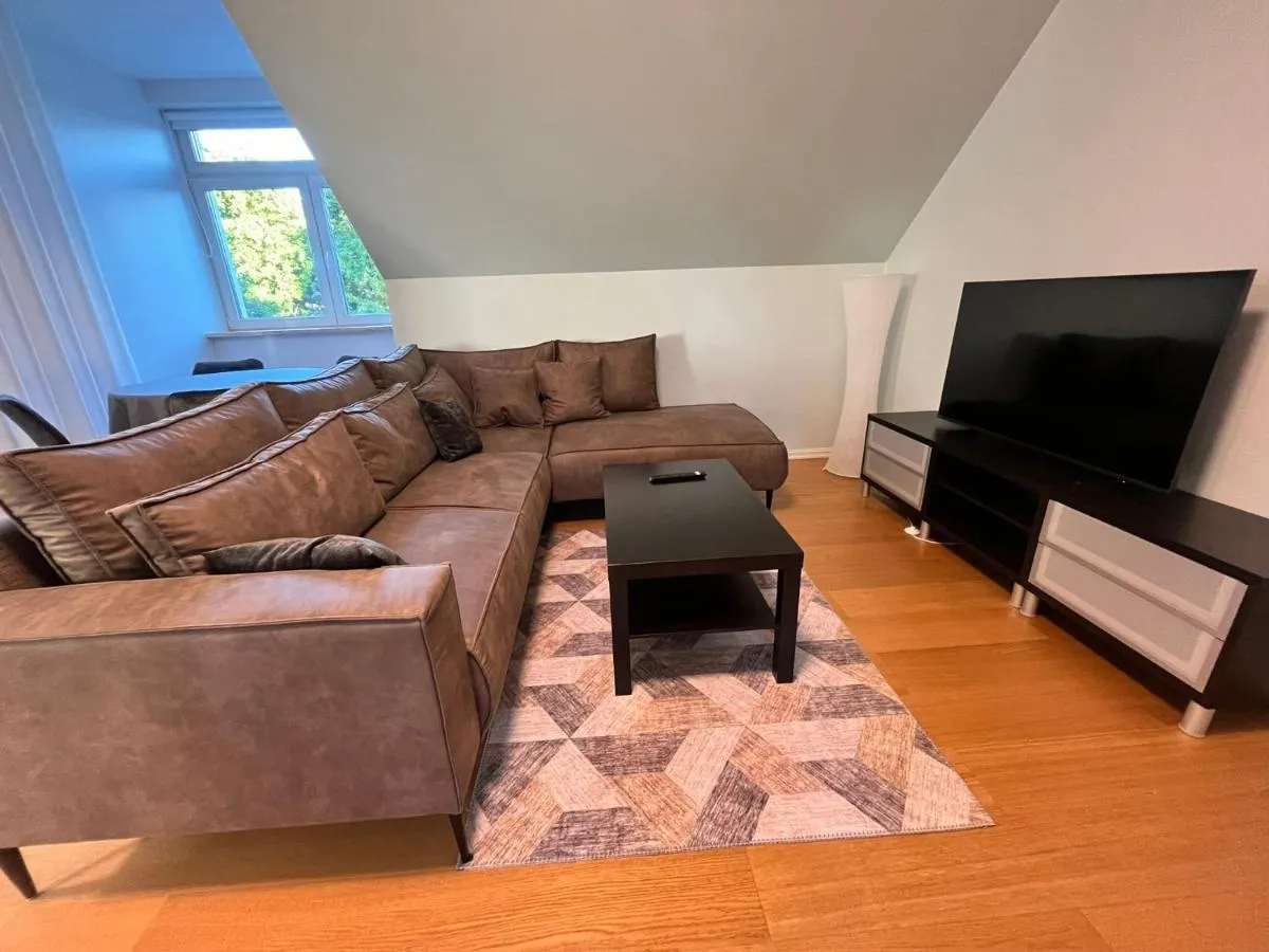Image 1 of White House apartment