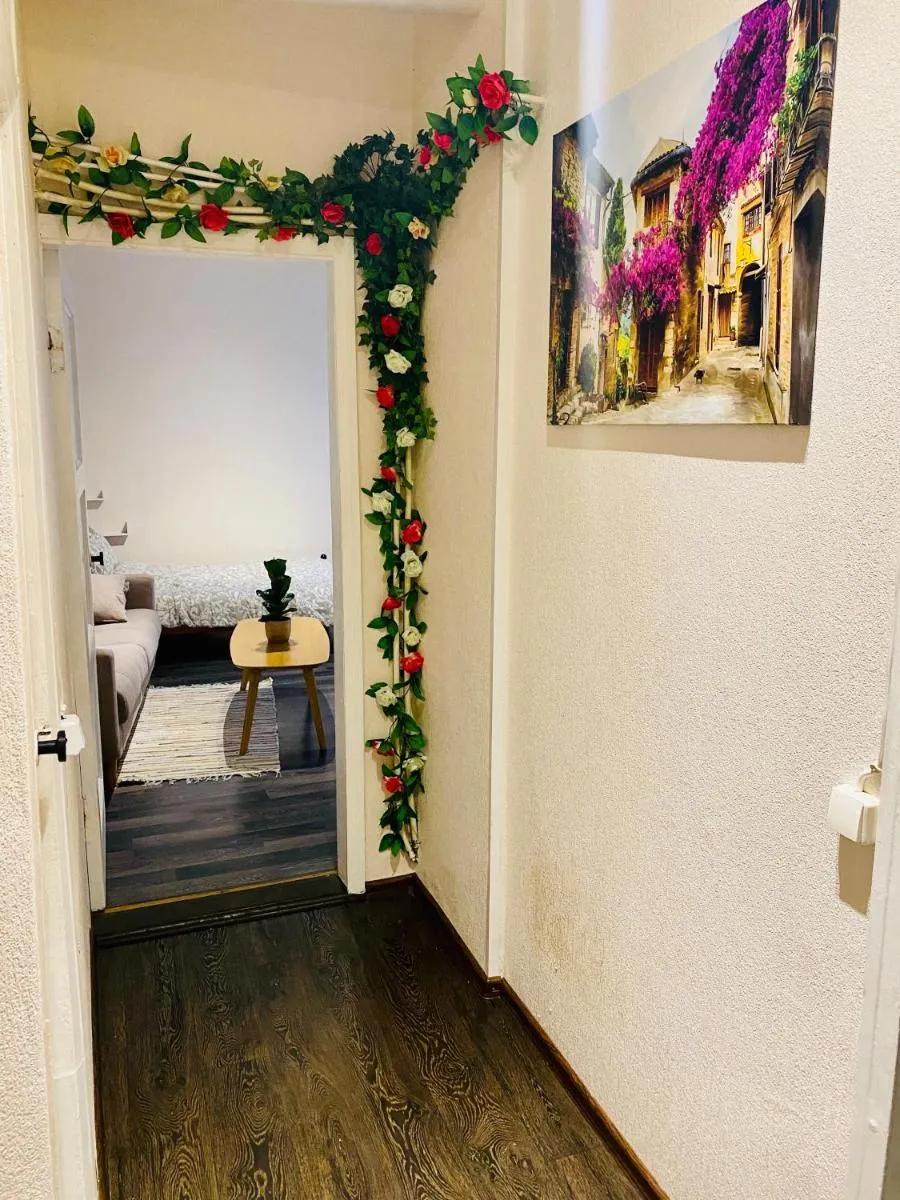 Image 4 of 1 Bedroom Apartment near Kadriorg Swan Pond