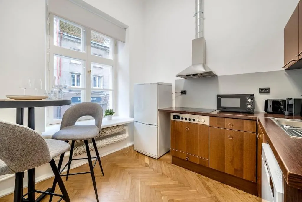 Image 3 of 2BR 98m2 apartment in Old Town with View and Free Parking!