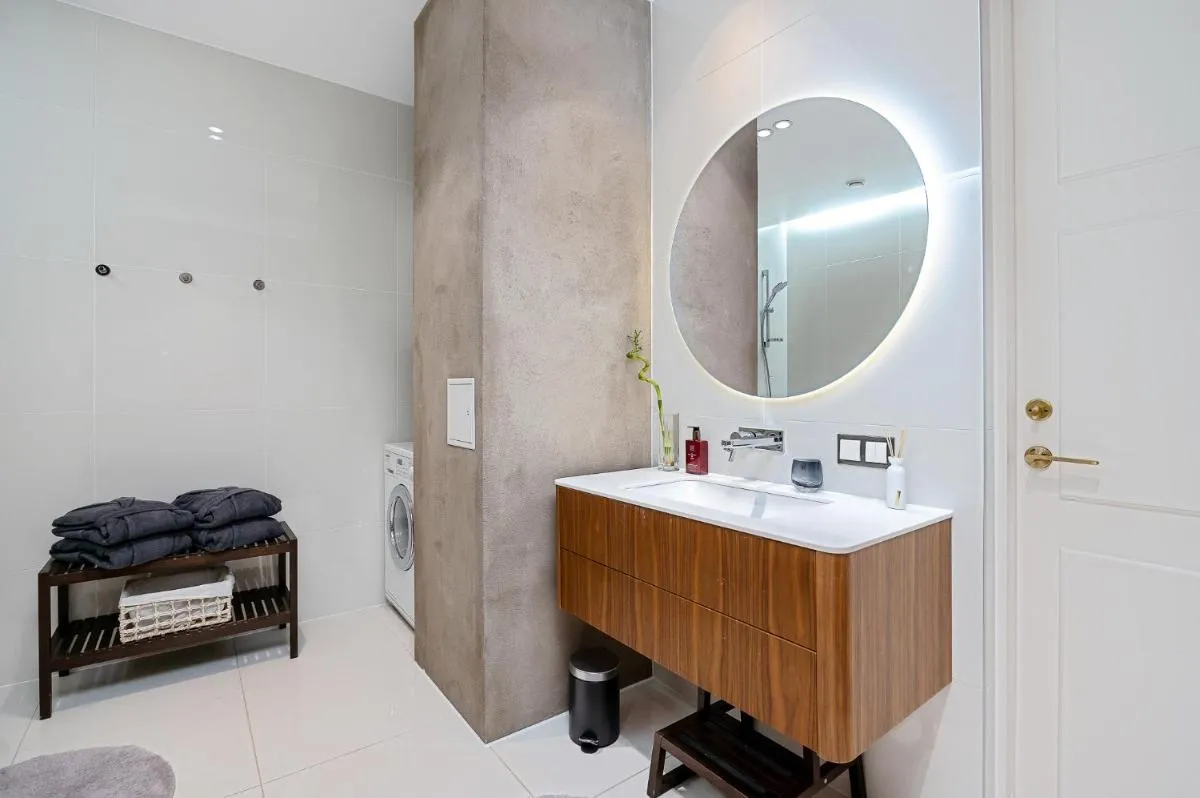 Image 2 of 5 Stories Luxury In the Old Town With Care for you