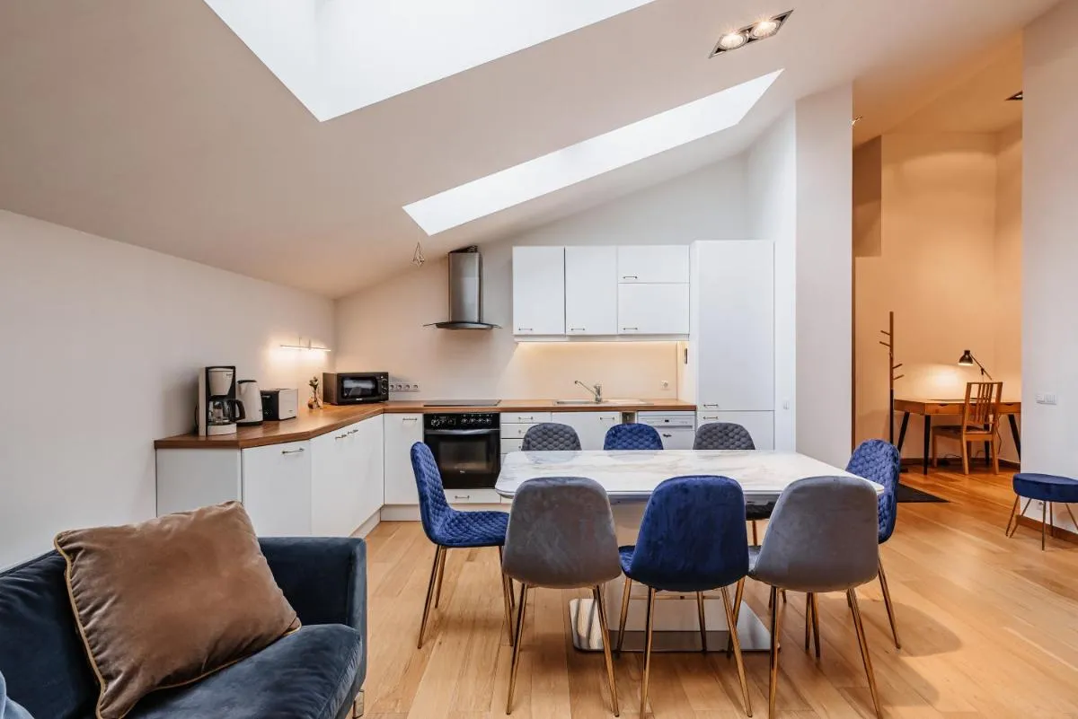 Image 3 of AirHome – Palm Tree Penthouse