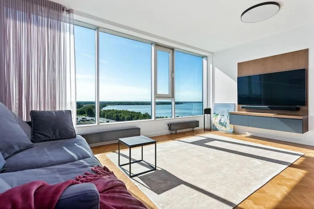 Image of Amazing apartment with epic lake view!