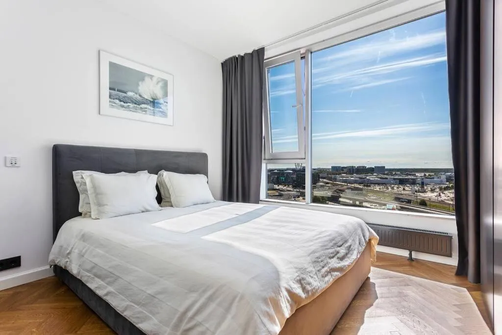 Image 6 of Amazing apartment with epic lake view!