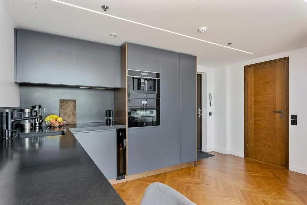 Image 3 of Amazing apartment with epic lake view!