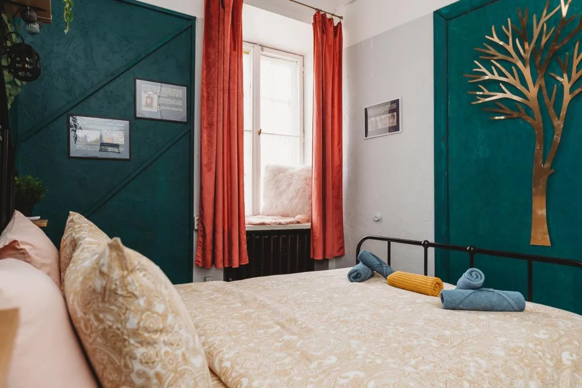Image 2 of Attractive 2 bedroom Apartment in The Old Town