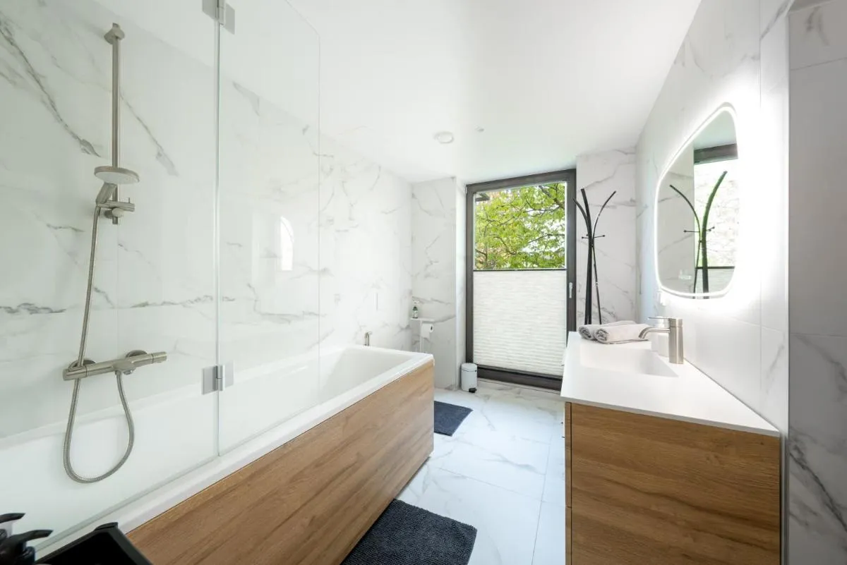 Image 2 of Beautiful new 3BR apartment in great location