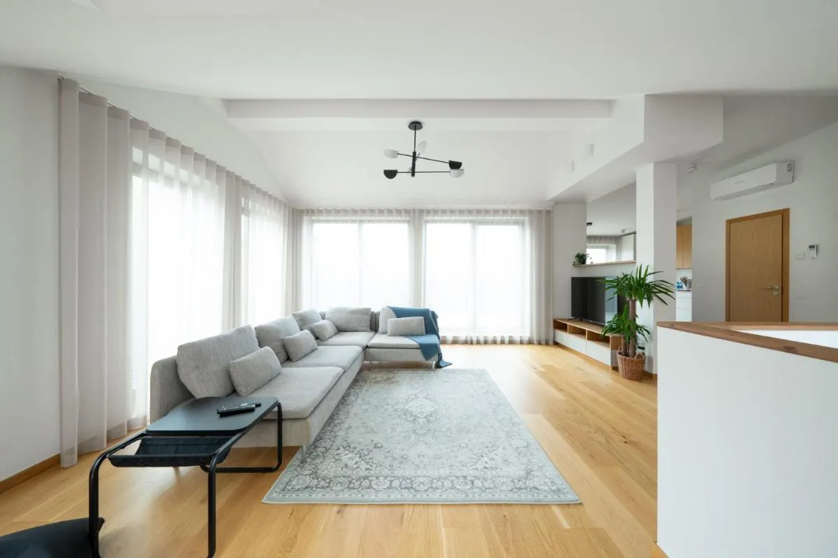 Image 4 of Beautiful new 3BR apartment in great location