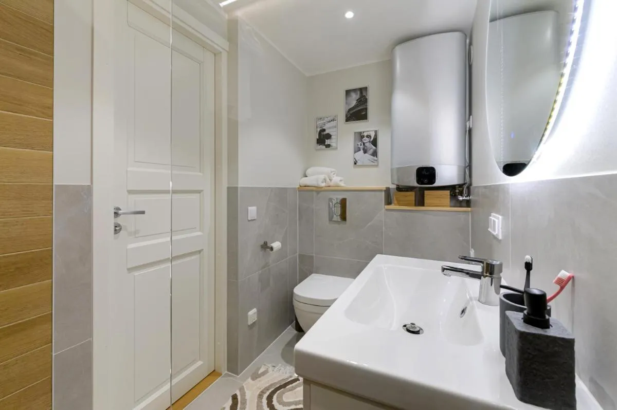 Image 2 of Cozy 1-bedroom apartment in the city centre