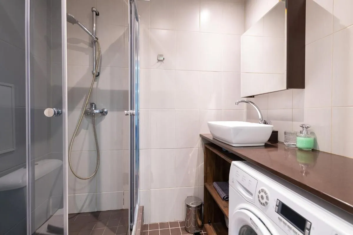 Image 2 of Cozy Stylish Studio Apartment with FREE Parking by Centralapartments