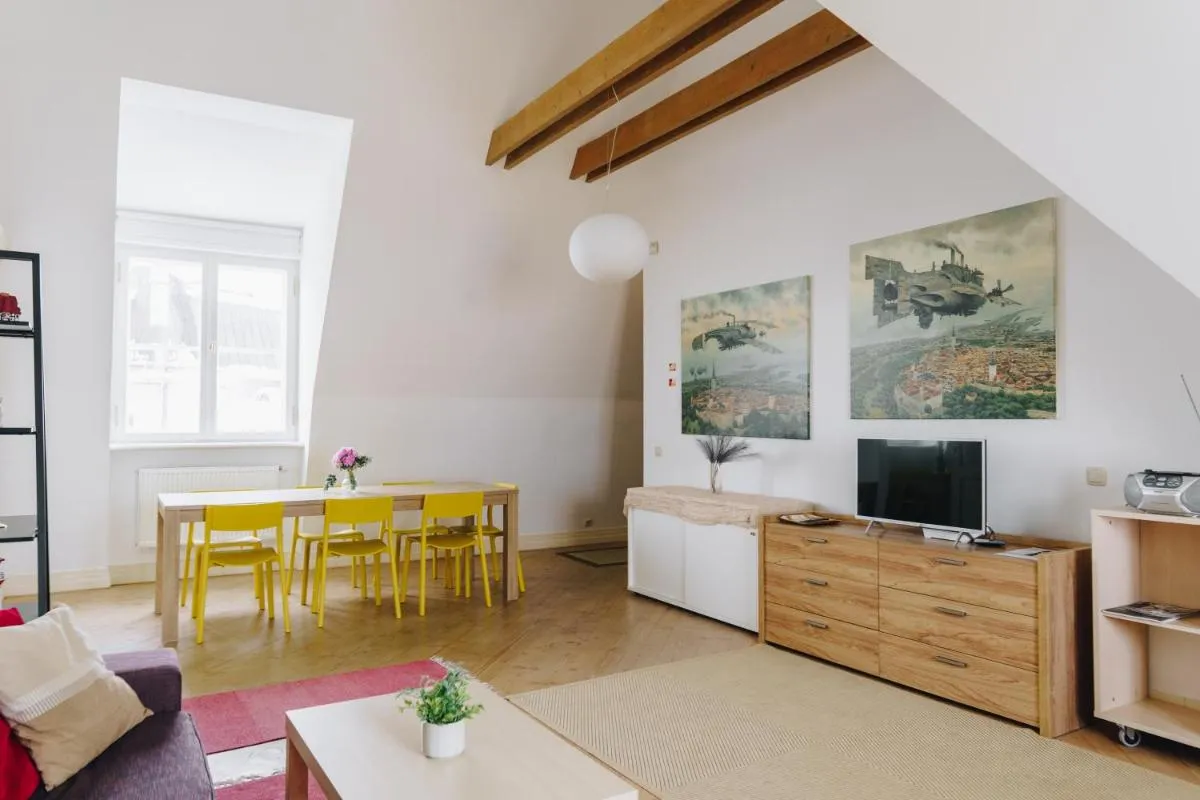 Image 4 of Dream Stay – Art gallery Family Apartment with 2 Bathrooms