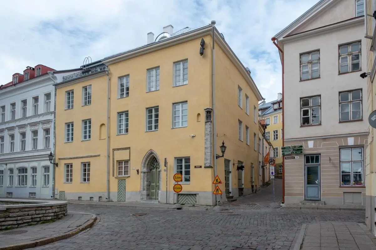 Image 5 of Dream Stay – Historical 3-Bedroom Apartment with Sauna & Fireplace