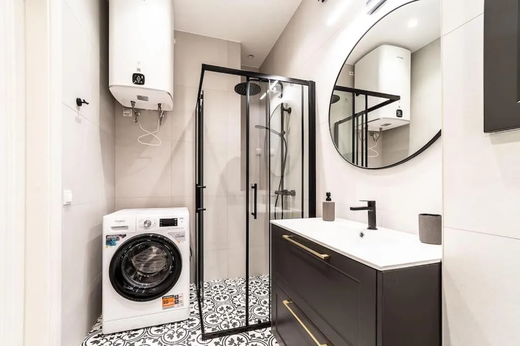 Image 4 of Exclusive apartment in city center plus free parking