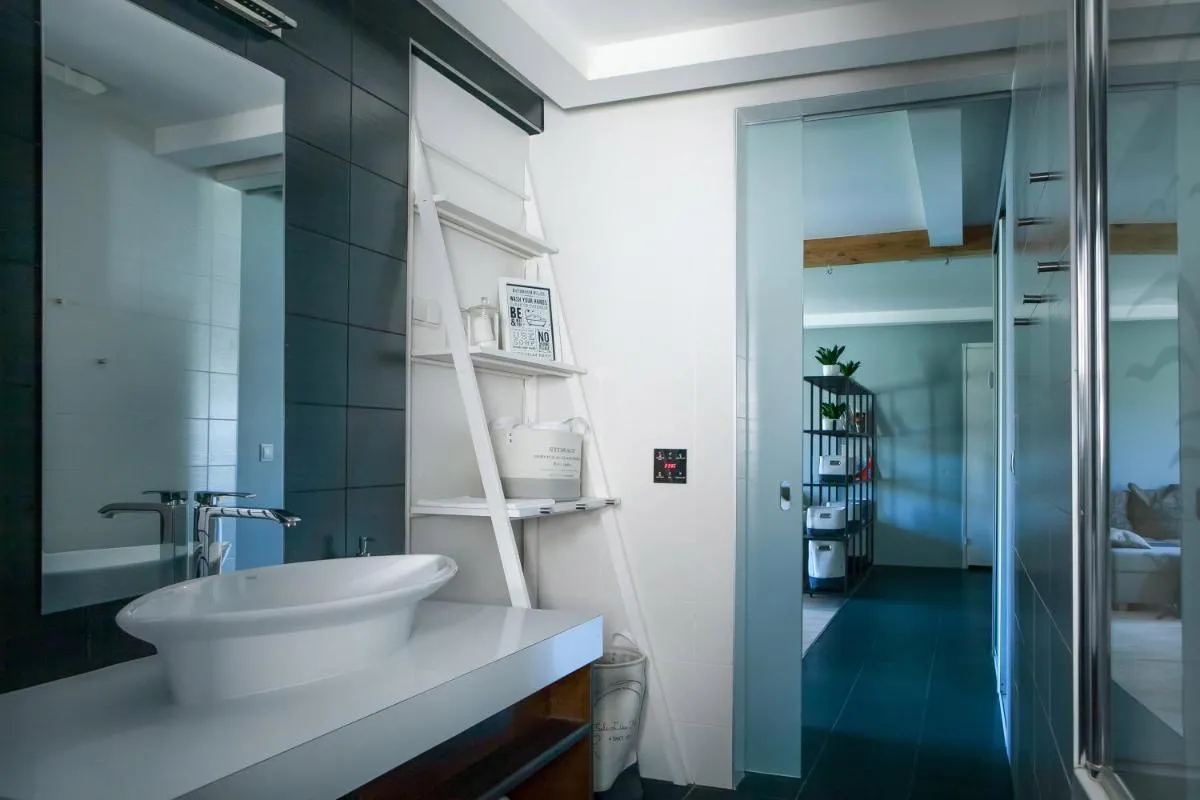 Image 2 of Hermann View Apartment