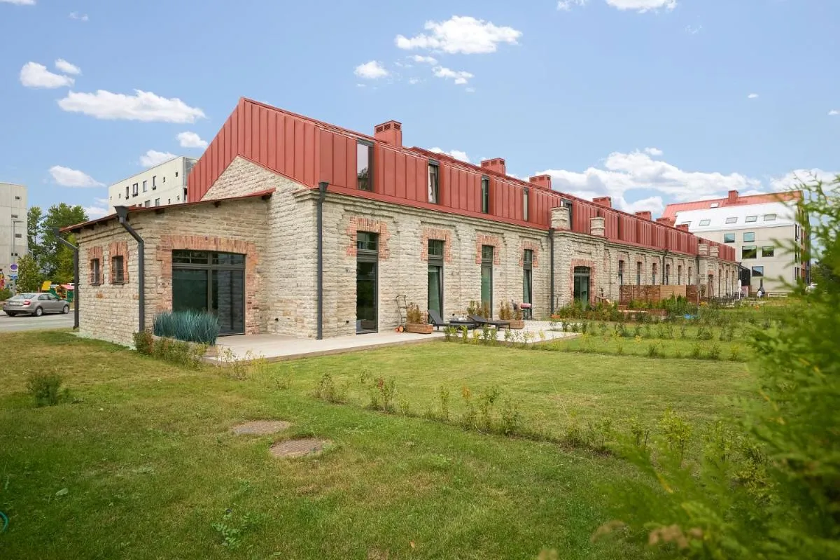 Image 5 of High ceiling loft with its own backyard and a terrace