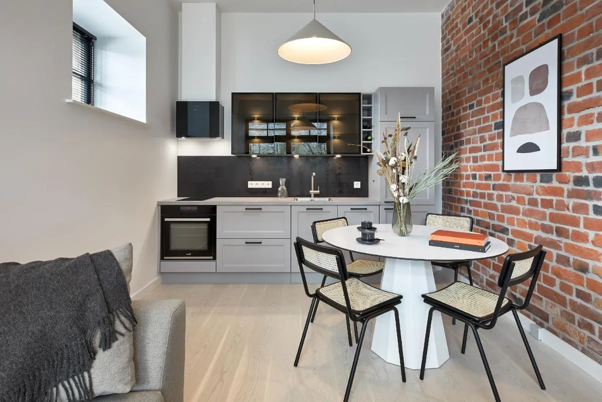 Image 2 of High ceiling loft with its own backyard and a terrace