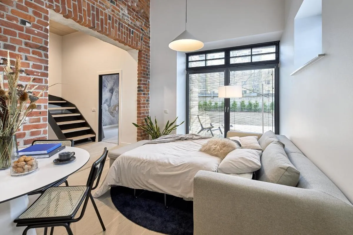 Image 1 of High ceiling loft with its own backyard and a terrace