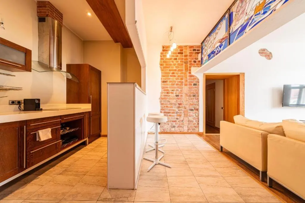 Image 3 of Luxury Square view apartment #18
