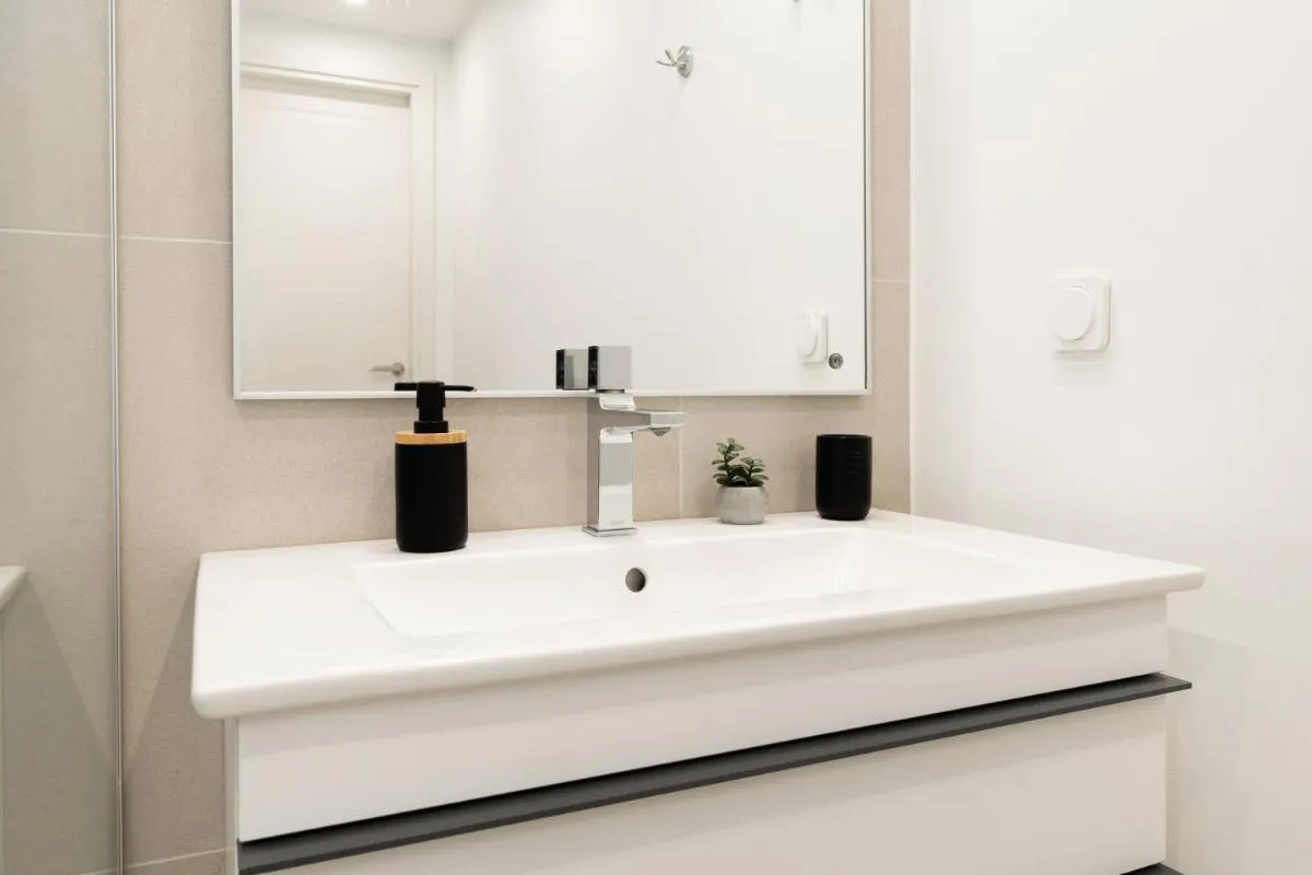 Image 5 of Modern Apartment with Great View