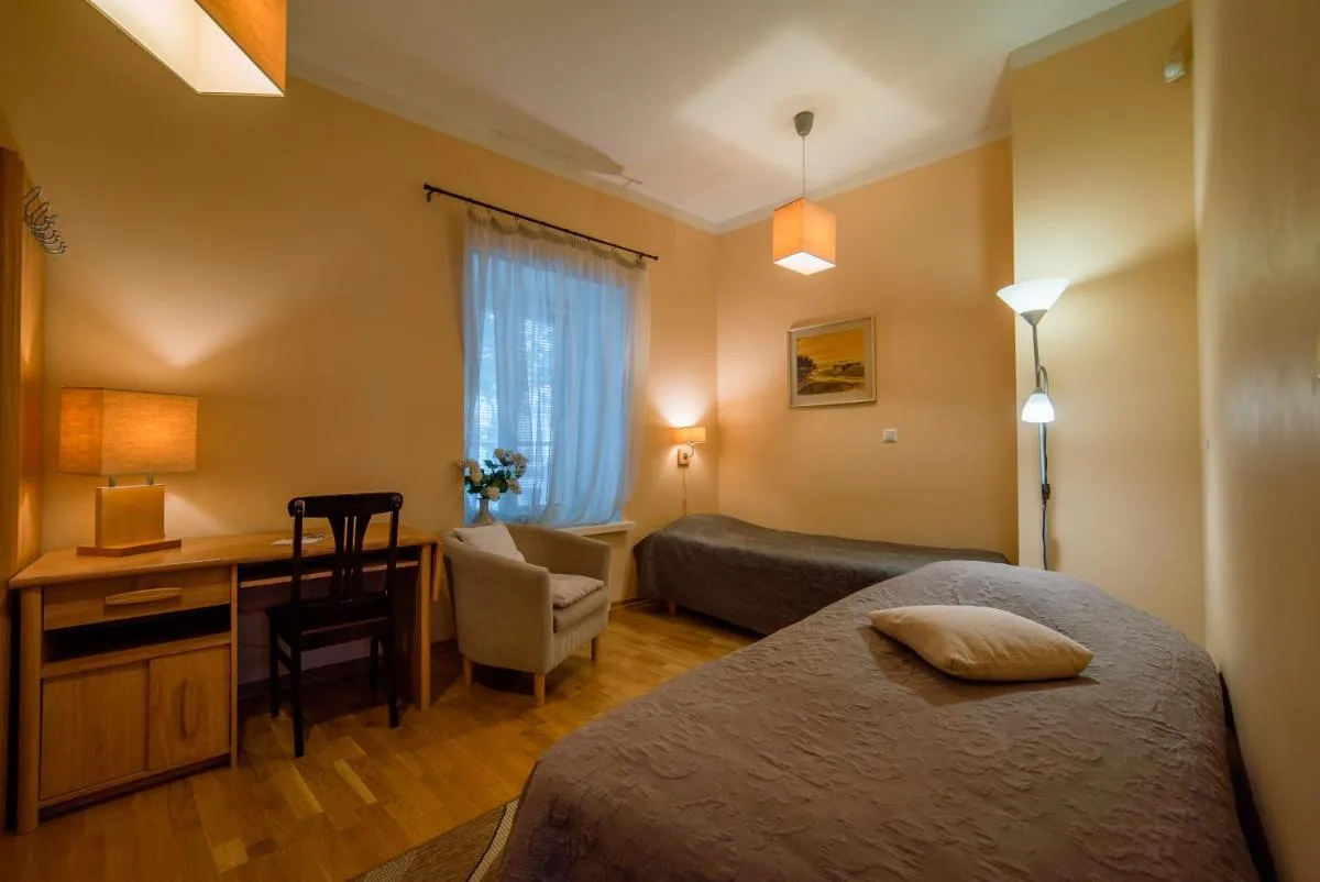 Image 6 of Romeo Family Apartments