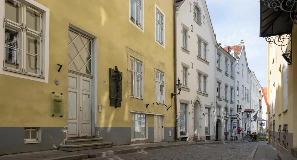 Image 4 of Spacious Studio Apartment in the heart of Old Town