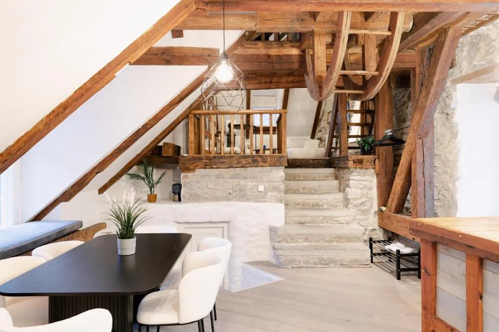 Image of Stunning Three-Level Apartment in Historic Old Town