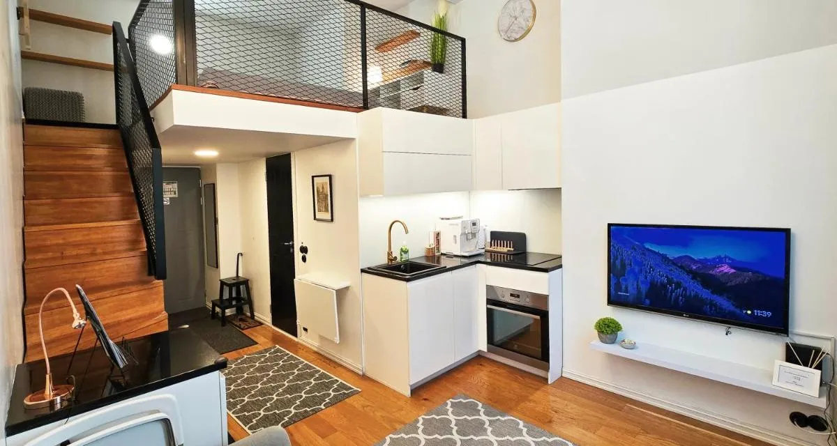 Image 2 of Stylish historic loft – your comfy Old Town stop!