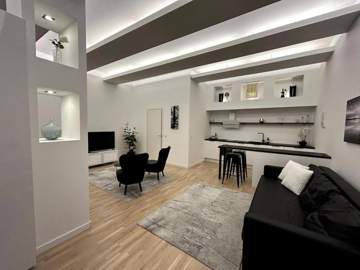 Image 3 of Stylish studio with sauna in Old Town