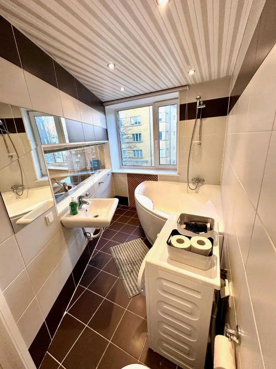 Image 3 of Central Location Apartment with Wide Bath