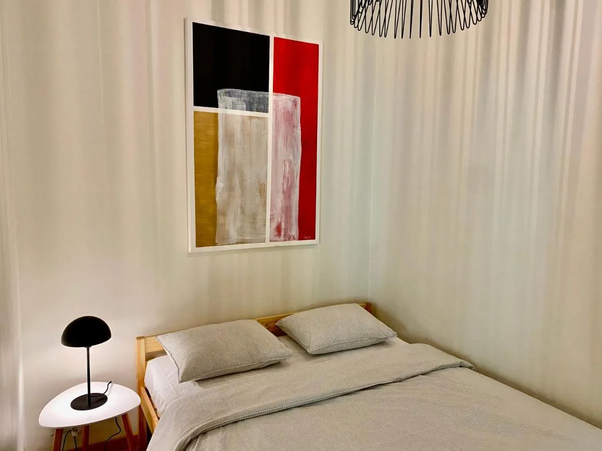 Image 6 of Charming City Centre Apartment – Spacious Balcony and Private Garden