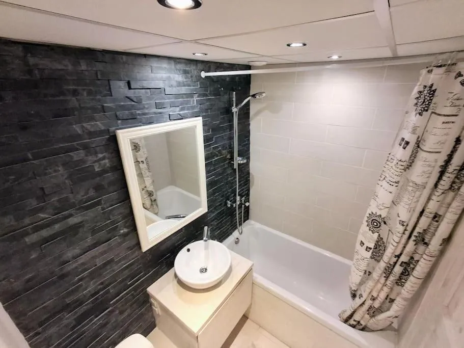 Image 6 of Convenient Stay Close to Airport and Old Town
