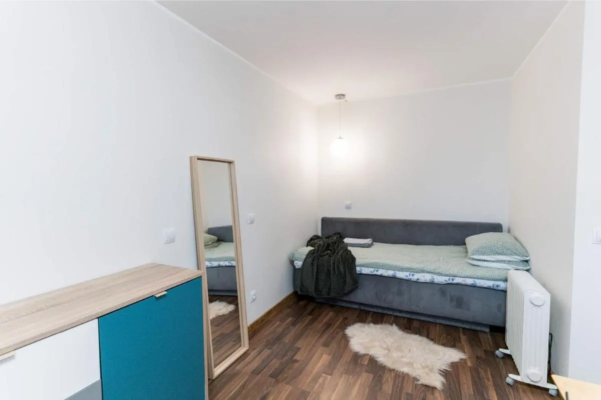 Image 6 of Cozy Studio on Veerenni St, garden views.