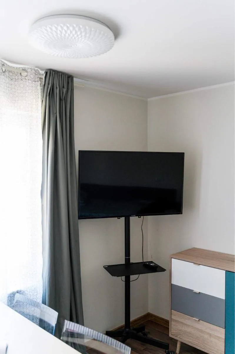 Image 5 of Cozy Studio on Veerenni St, garden views.