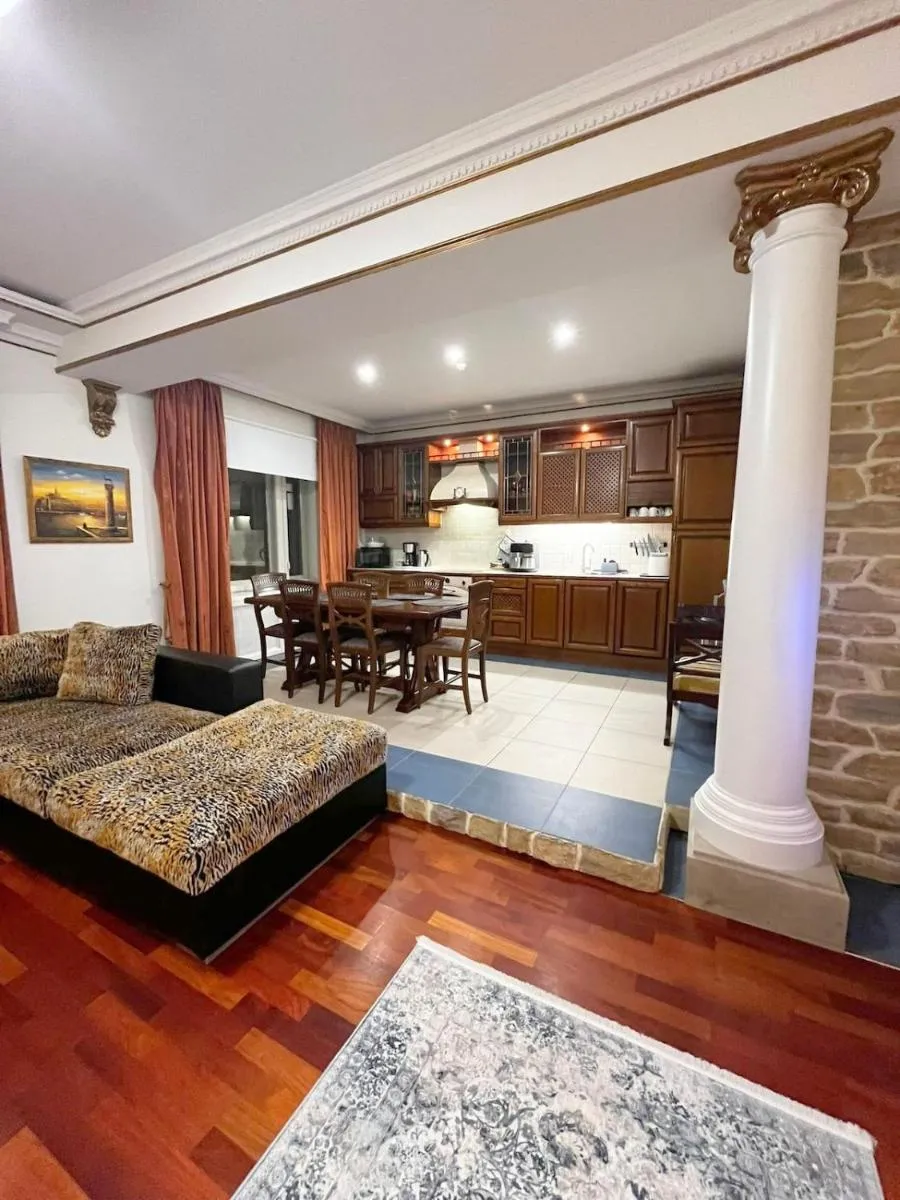 Image 6 of Elegant 5 bedr apartment with sauna in the centre, near Viru and Old Town, with private parking