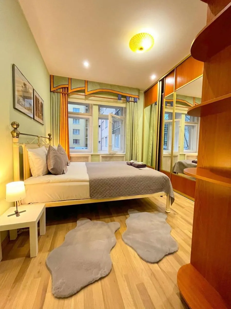 Image 4 of Elegant 5 bedr apartment with sauna in the centre, near Viru and Old Town, with private parking