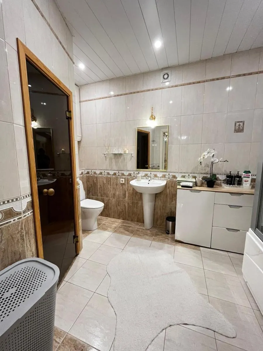 Image 5 of Elegant 5 bedr apartment with sauna in the centre, near Viru and Old Town, with private parking