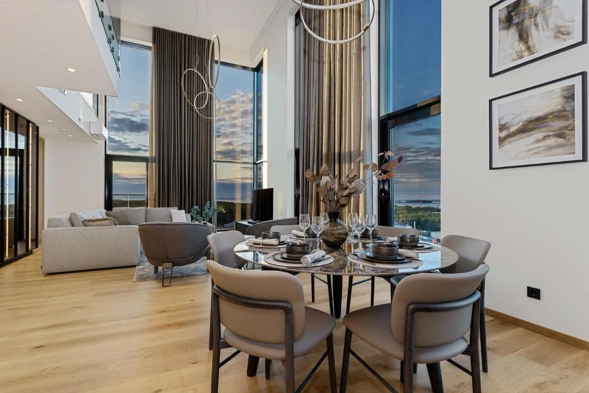 Image 6 of Elegant Seaview Penthouse 3BR Ensuite Luxury Retreat with Sauna and Free Parking